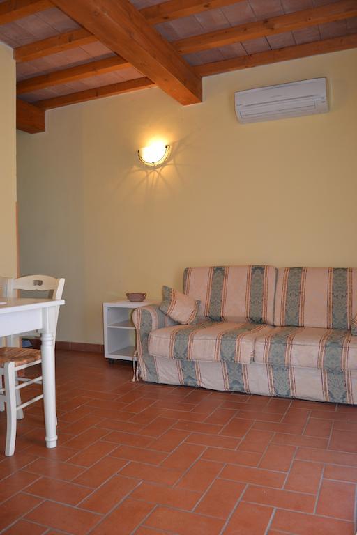 Agriturismo Beveraggio Appartamenti มารีนาดีกรอซเซโต ห้อง รูปภาพ